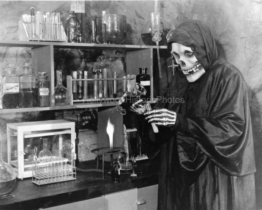The Crimson Ghost 1946 1.jpg